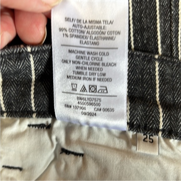 Hudson Rosalie High Rise Wide Leg Ankle Black w/ White Pinstripes Womens Size 25 - Picture 14 of 14